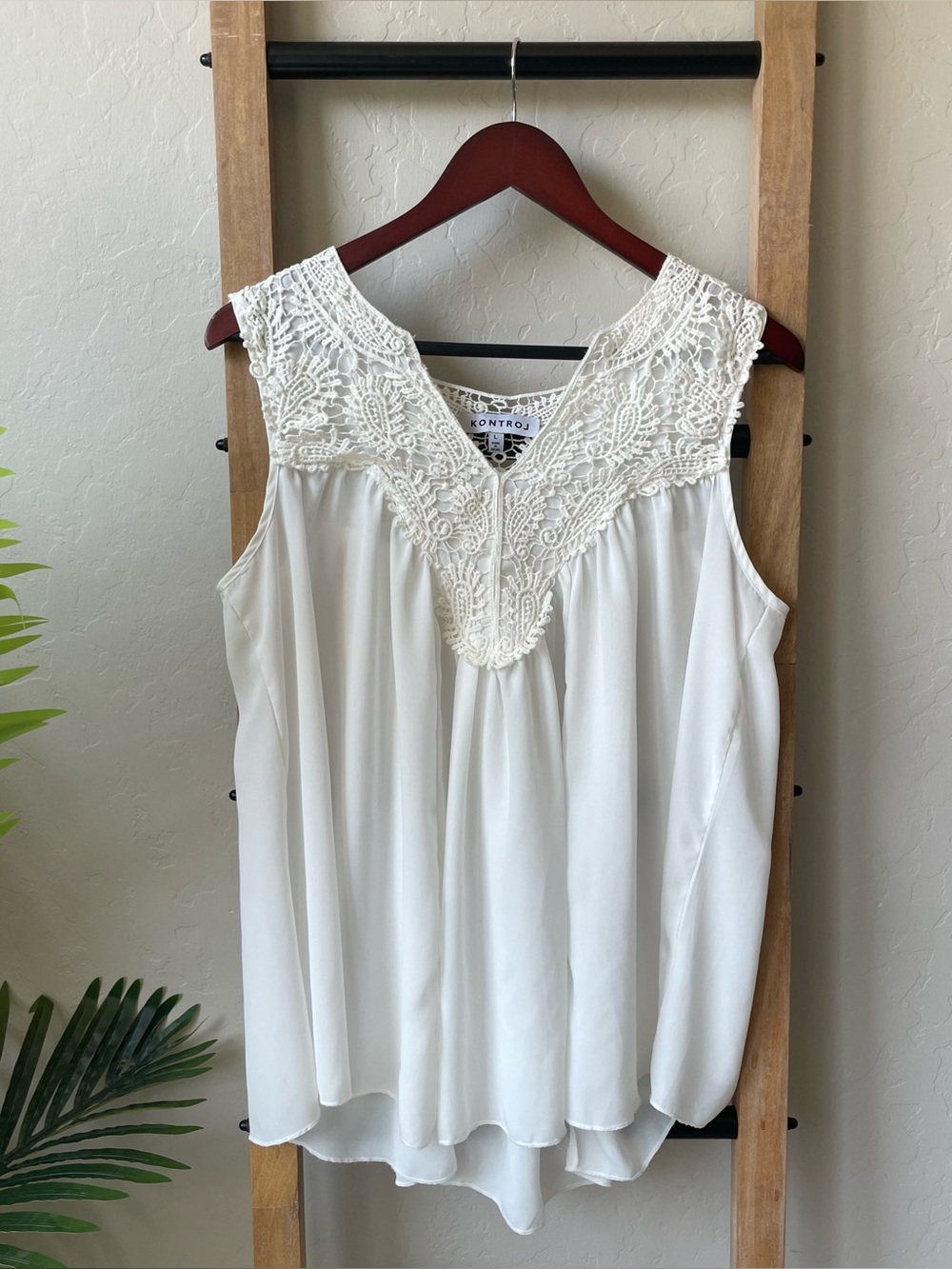 Kontrol White Lace Yoke Sleeveless Tank Top